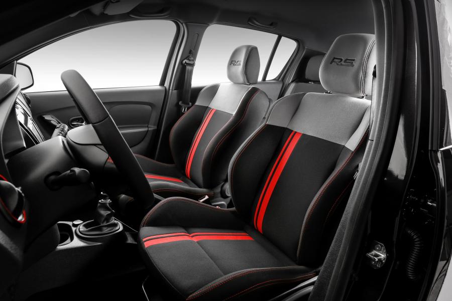 Интерьер Renault Sandero R.S. 2.0 Racing Spirit 2017 года  (фото 27 из 30)